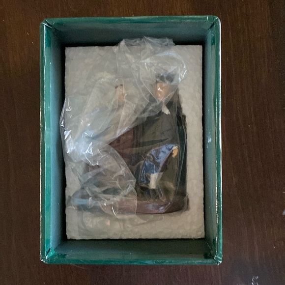 Winter Couple - Colonial Williamsburg Lang and Wise - Picture 8 of 10